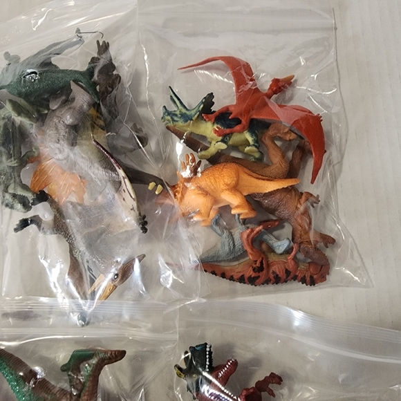 DINOSAUR BUNDLE LOT 3 bags - Picture 6 of 9
